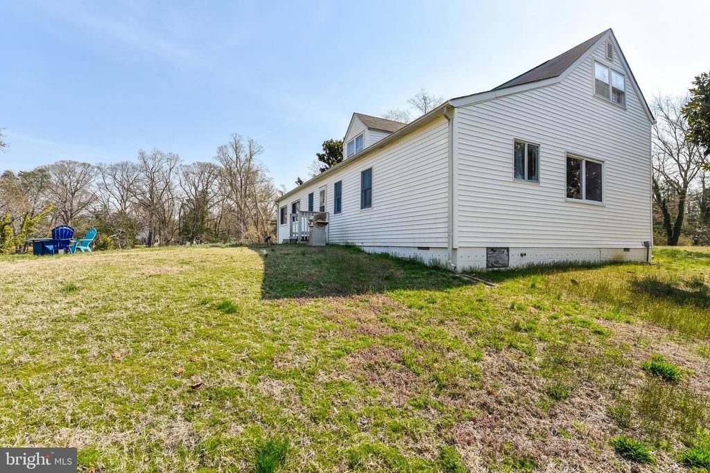 Image 12 of property listing at 23690 W PATUXENT BEACH RD, California, MD 20619