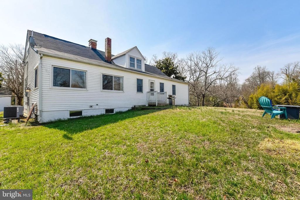 Image 21 of property listing at 23690 W PATUXENT BEACH RD, California, MD 20619