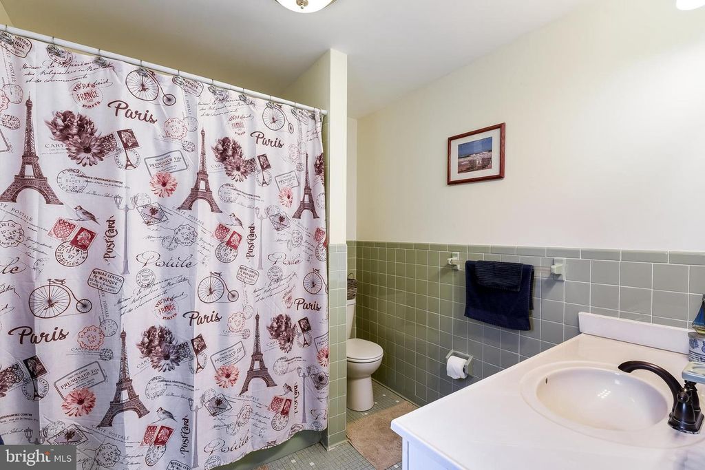 Image 32 of property listing at 23690 W PATUXENT BEACH RD, California, MD 20619