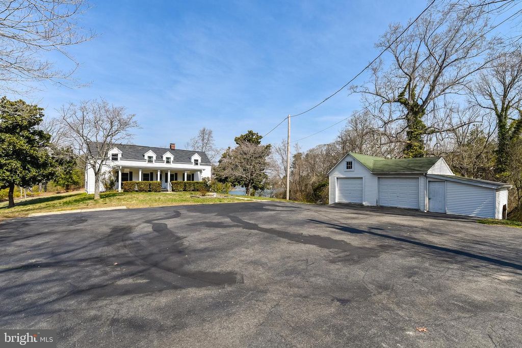 Image 6 of property listing at 23690 W PATUXENT BEACH RD, California, MD 20619