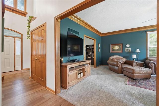 3601 SW Fleming Drive, Blue Springs, MO 64015