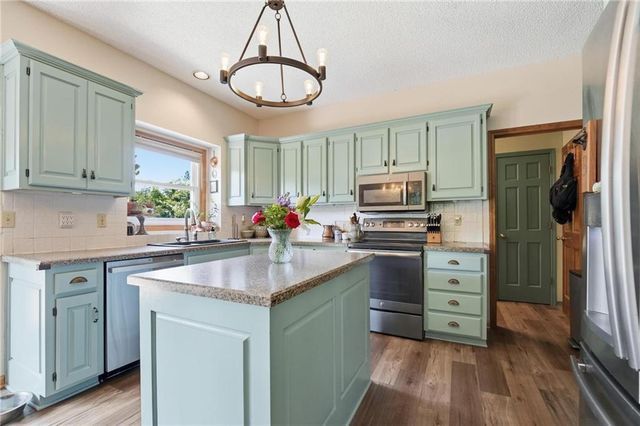 3601 SW Fleming Drive, Blue Springs, MO 64015