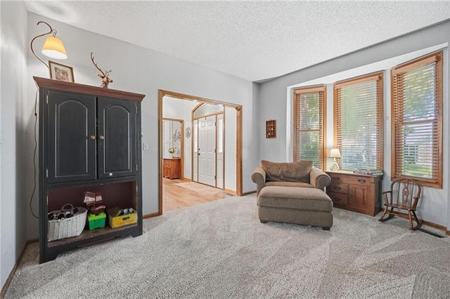 3601 SW Fleming Drive, Blue Springs, MO 64015