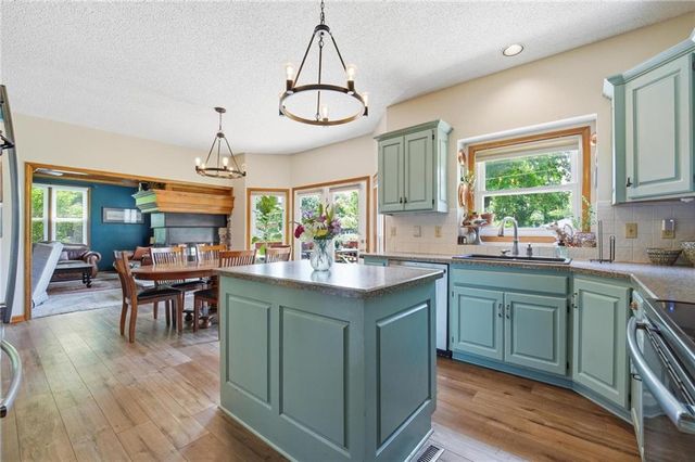 3601 SW Fleming Drive, Blue Springs, MO 64015