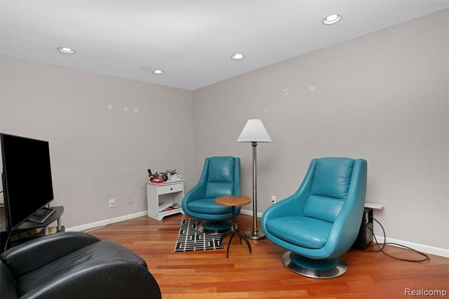 7273 Creeks Bend Court, West Bloomfield, MI 48322