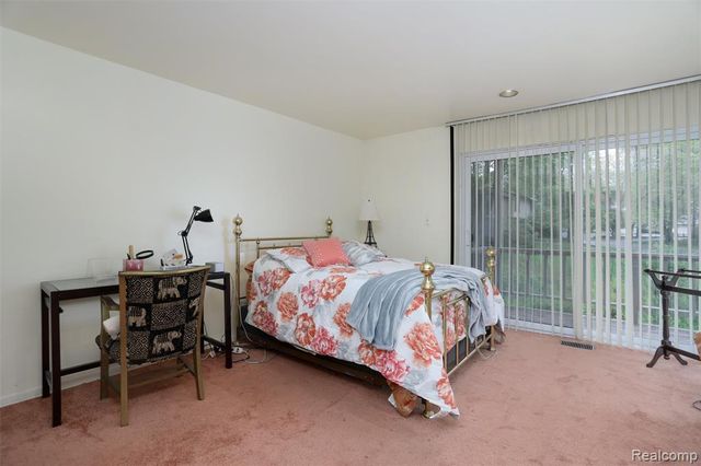 7273 Creeks Bend Court, West Bloomfield, MI 48322