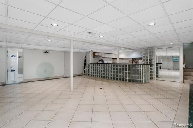 7273 Creeks Bend Court, West Bloomfield, MI 48322