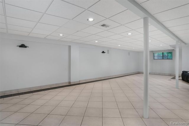 7273 Creeks Bend Court, West Bloomfield, MI 48322