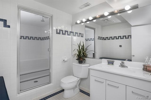 7273 Creeks Bend Court, West Bloomfield, MI 48322