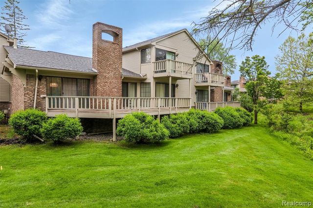 7273 Creeks Bend Court, West Bloomfield, MI 48322