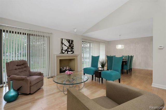 7273 Creeks Bend Court, West Bloomfield, MI 48322