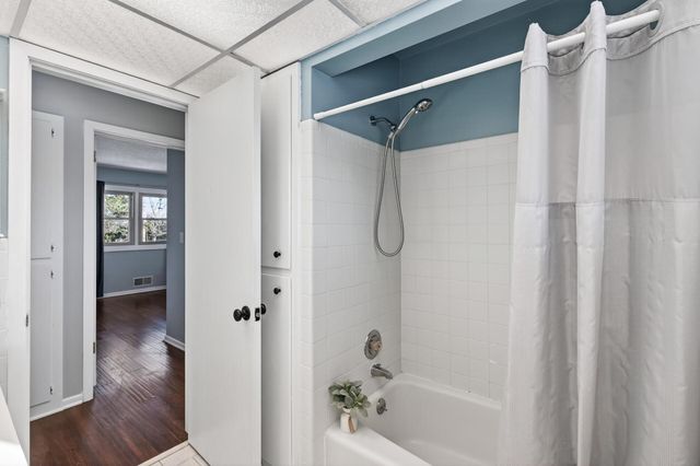 8657 Ironwood Trail N, Lake Elmo, MN 55042