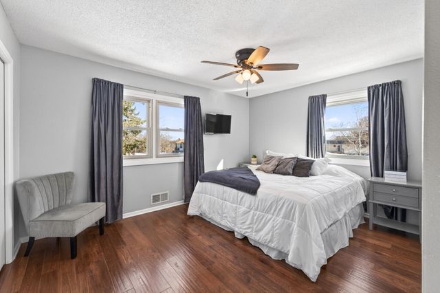 8657 Ironwood Trail N, Lake Elmo, MN 55042