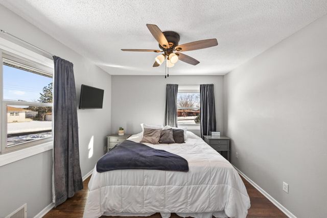 8657 Ironwood Trail N, Lake Elmo, MN 55042