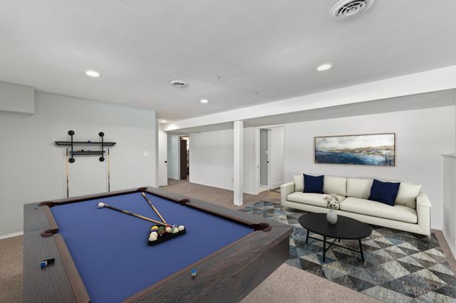 8657 Ironwood Trail N, Lake Elmo, MN 55042