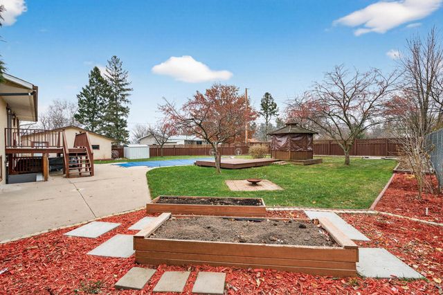 8657 Ironwood Trail N, Lake Elmo, MN 55042