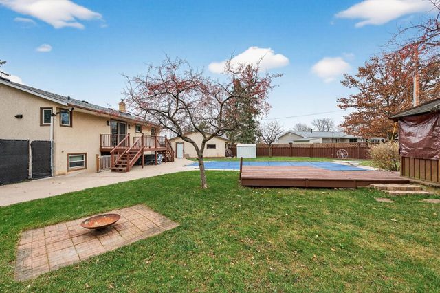 8657 Ironwood Trail N, Lake Elmo, MN 55042