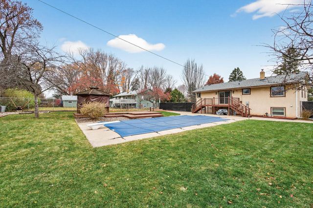 8657 Ironwood Trail N, Lake Elmo, MN 55042