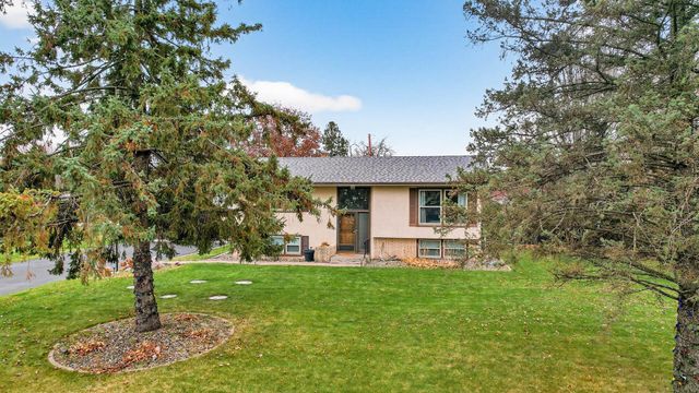 8657 Ironwood Trail N, Lake Elmo, MN 55042