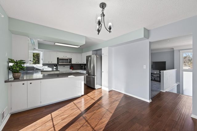 8657 Ironwood Trail N, Lake Elmo, MN 55042