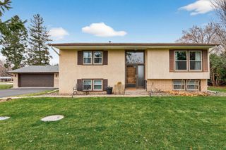 8657 Ironwood Trail N, Lake Elmo, MN 55042