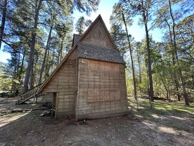 201 Creek Drive, Onalaska, TX 77360