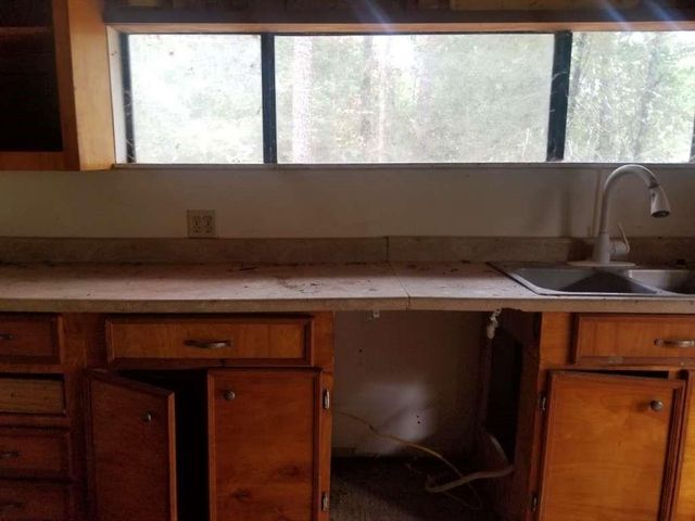 201 Creek Drive, Onalaska, TX 77360