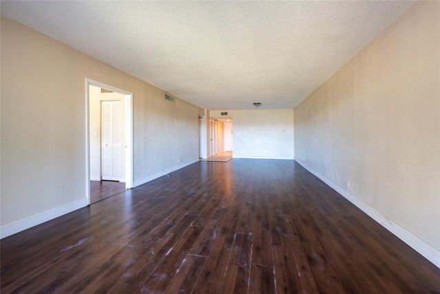 6101 N Falls Circle Drive 402, Lauderhill, FL 33319