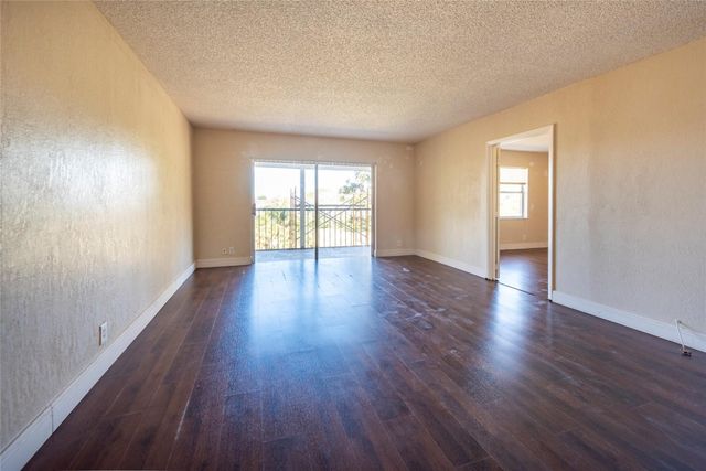 6101 N Falls Circle Drive 402, Lauderhill, FL 33319