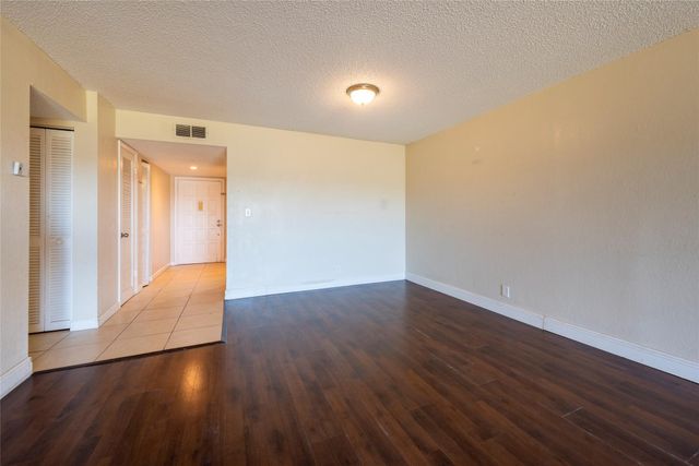 6101 N Falls Circle Drive 402, Lauderhill, FL 33319