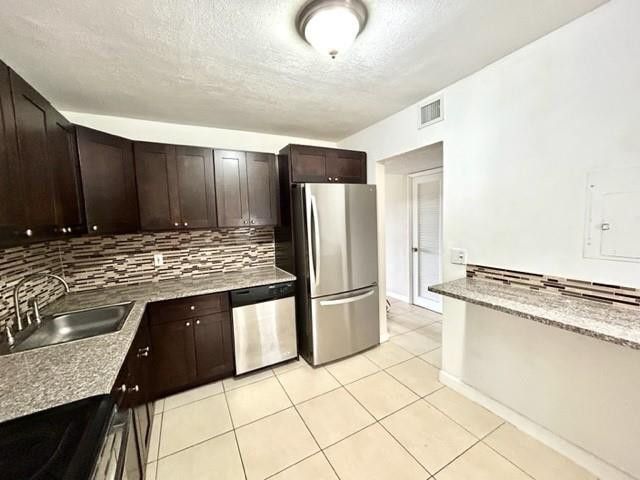 6101 N Falls Circle Drive 402, Lauderhill, FL 33319
