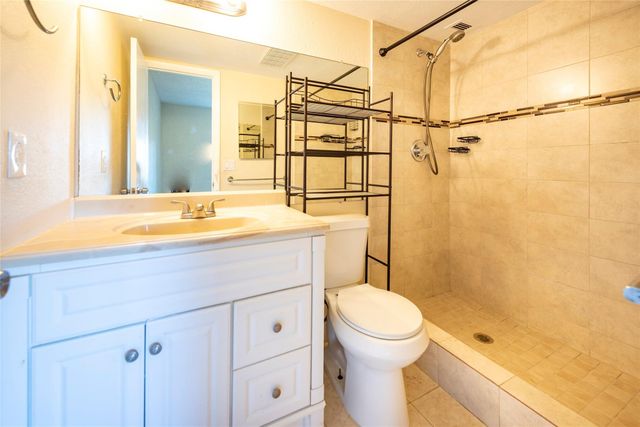 6101 N Falls Circle Drive 402, Lauderhill, FL 33319