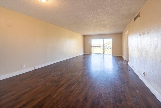 6101 N Falls Circle Drive 402, Lauderhill, FL 33319