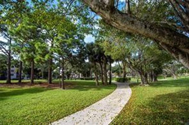 6101 N Falls Circle Drive 402, Lauderhill, FL 33319