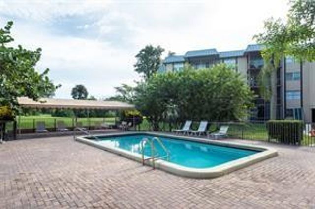 6101 N Falls Circle Drive 402, Lauderhill, FL 33319