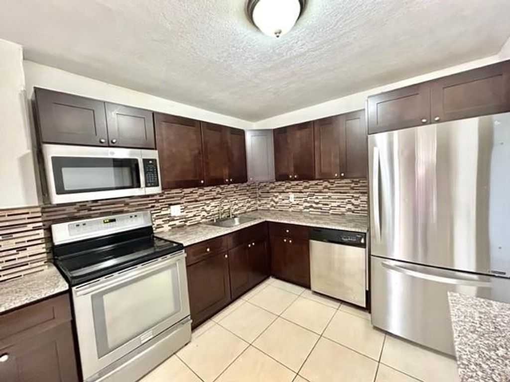 6101 N Falls Circle Drive 402, Lauderhill, FL 33319