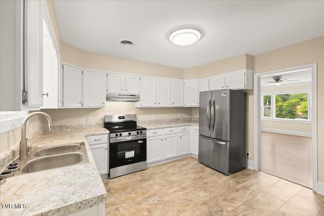 2286 Dave Buck Road, Johnson City, TN 37601