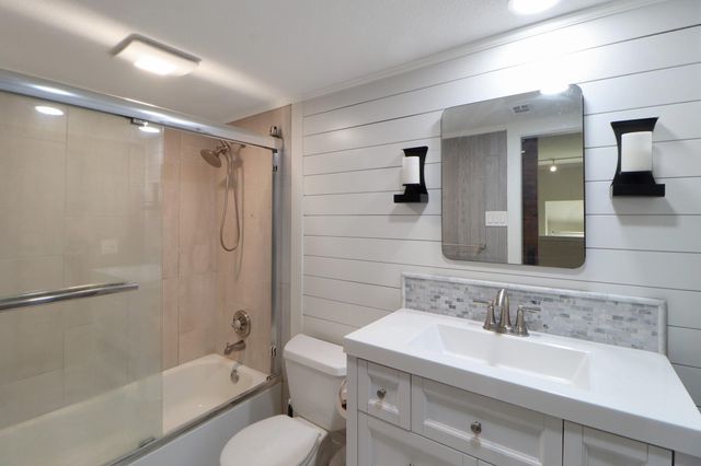 5929 Queensloch Drive 104, Houston, TX 77096