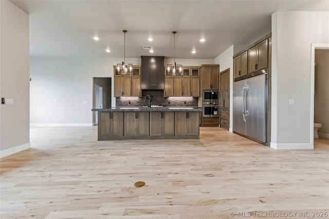 21670 E 112th Place S, Broken Arrow, OK 74014