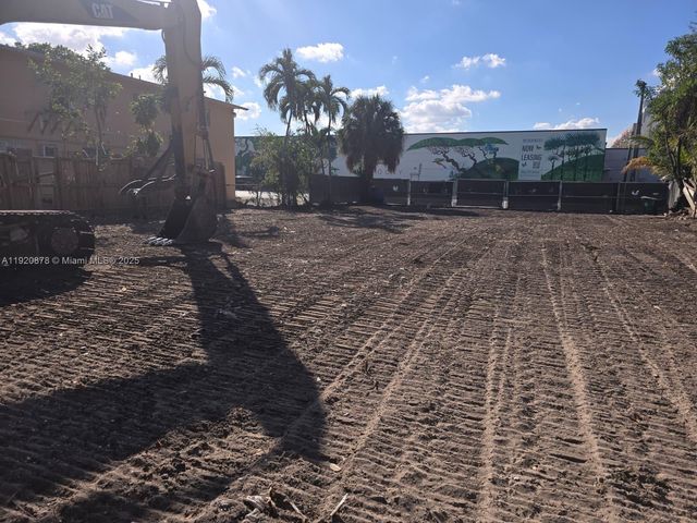 951 NW 37th Ave, Miami, FL 33125