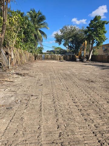 951 NW 37th Ave, Miami, FL 33125