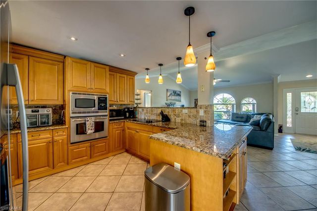 2919 SW 2nd PL, Cape Coral, FL 33914