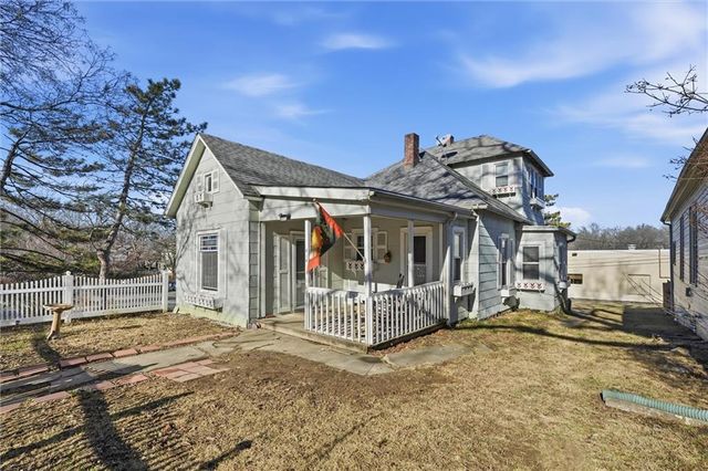 414 Pine Street, Leavenworth, KS 66048