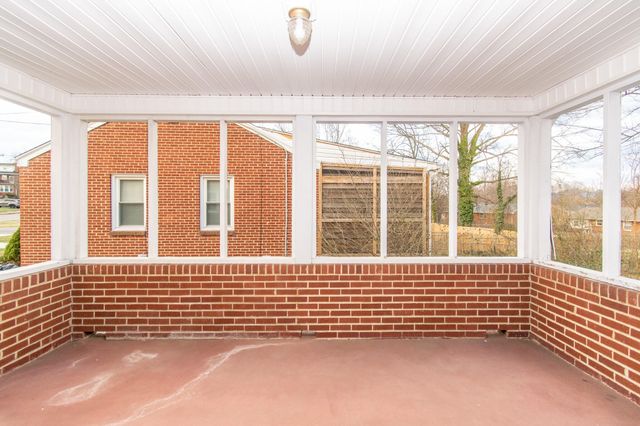 2619 Floraland DR, Roanoke, VA 24012