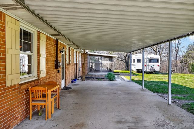 6817 Dale Ridge Rd, Lancaster, TN 38569