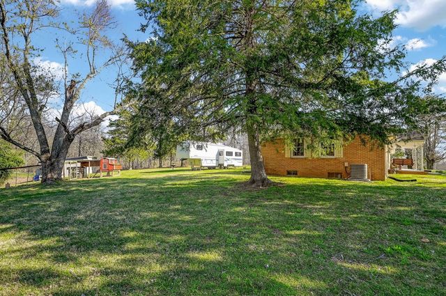 6817 Dale Ridge Rd, Lancaster, TN 38569