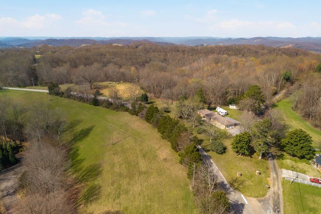 6817 Dale Ridge Rd, Lancaster, TN 38569