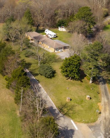 6817 Dale Ridge Rd, Lancaster, TN 38569