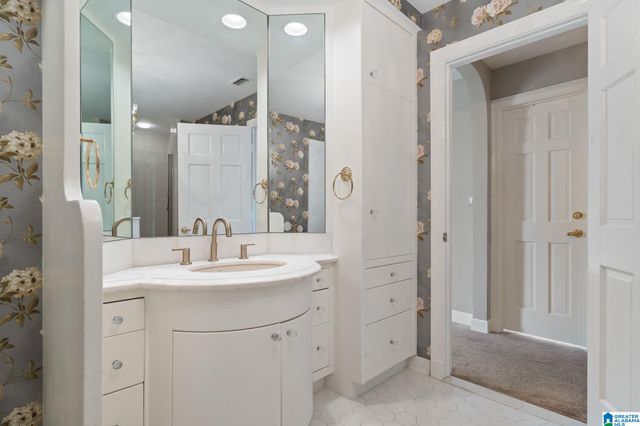 2920 Redmont Park Cir Apt 201E, Birmingham, AL 35205