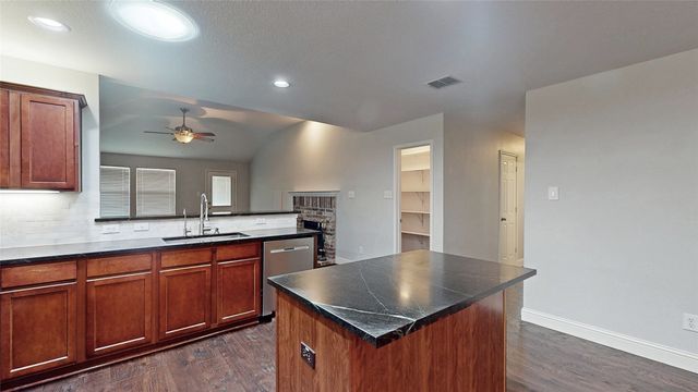 1401 Oak Hollow Lane, Anna, TX 75409